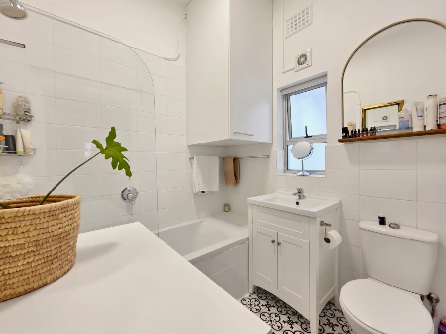 To Let 2 Bedroom Property for Rent in Green Point Western Cape